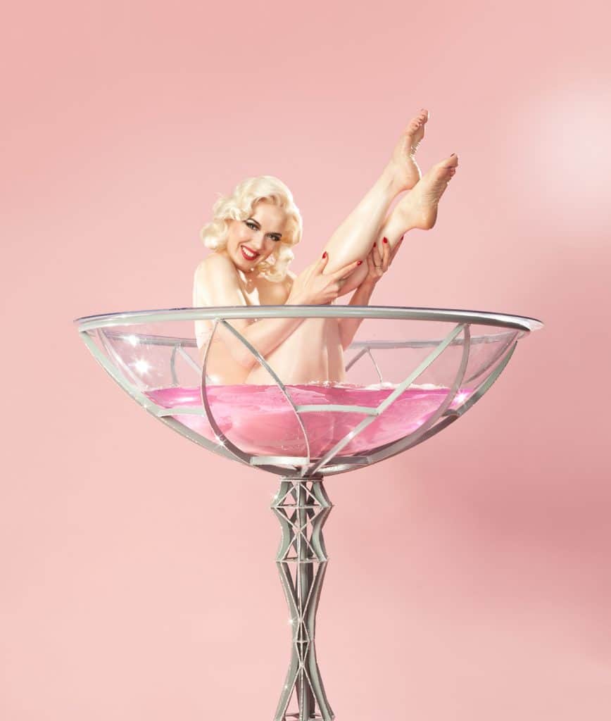 Fay Loren Burlesque danseres en haar Champagneglas act