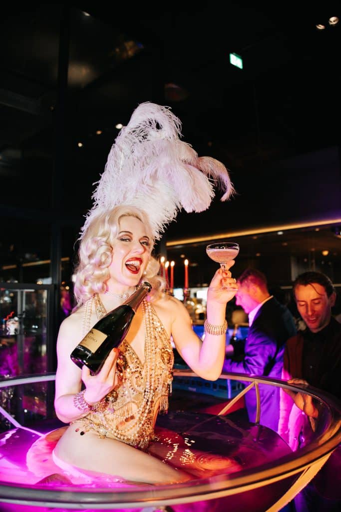 Champagne entree act