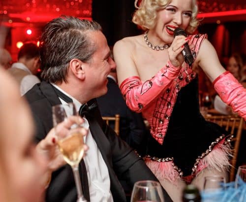 Fay Loren met haar zang act